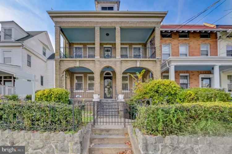 Single-family house For Sale in 3904, 8th Street Northwest, Washington, District of Columbia