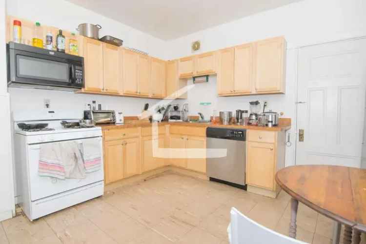 2 Bedroom Apartment Near BU - Off Street Parking