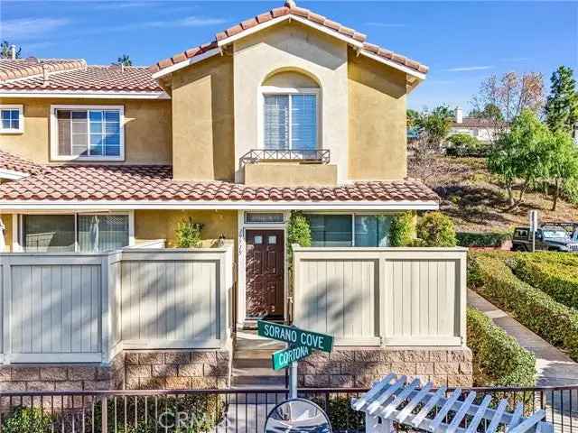 Single-family house For Sale in 19715, Genova Way, Lake Forest, California