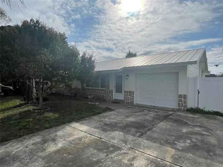 Single-family house For Sale in Saint Petersburg, Florida