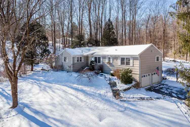 Single-family house For Sale in 79, Tally Ho Road, Ridgefield, Connecticut