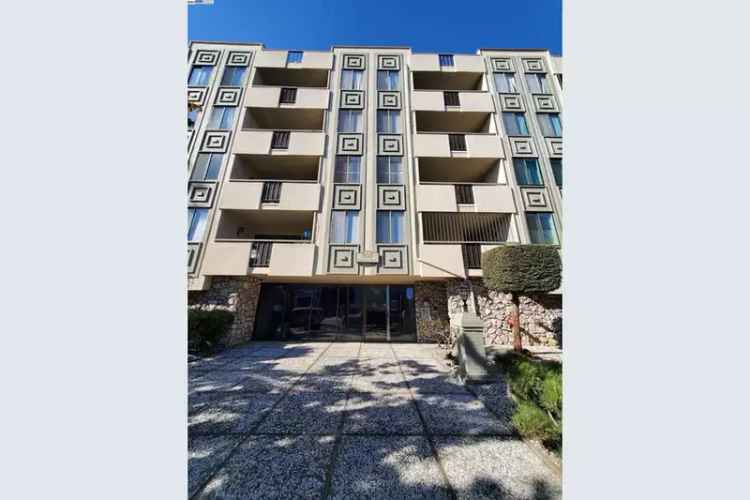 Condo For Sale in 303, Adams Street, Oakland, California