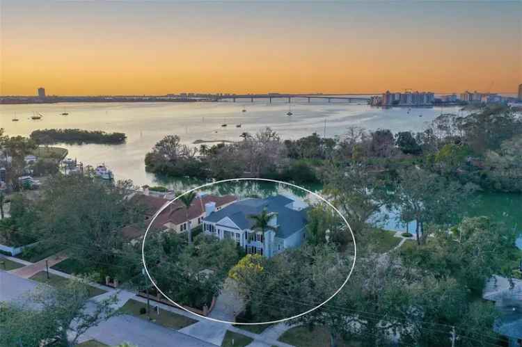 Single-family house For Sale in 1541, Bay Point Drive, Sarasota, Florida