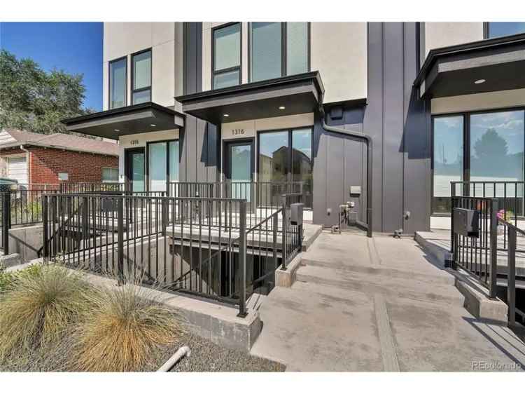 Single-family house For Sale in Denver, Colorado