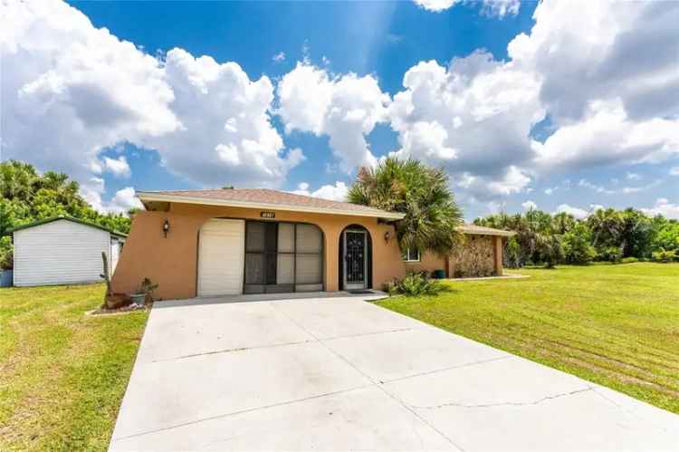 Single-family house For Sale in 1614, Viscaya Drive, Port Charlotte, Florida