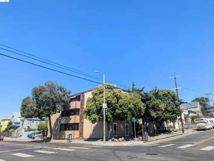 Multi-family house For Sale in 1805, 8th Avenue, Oakland, California