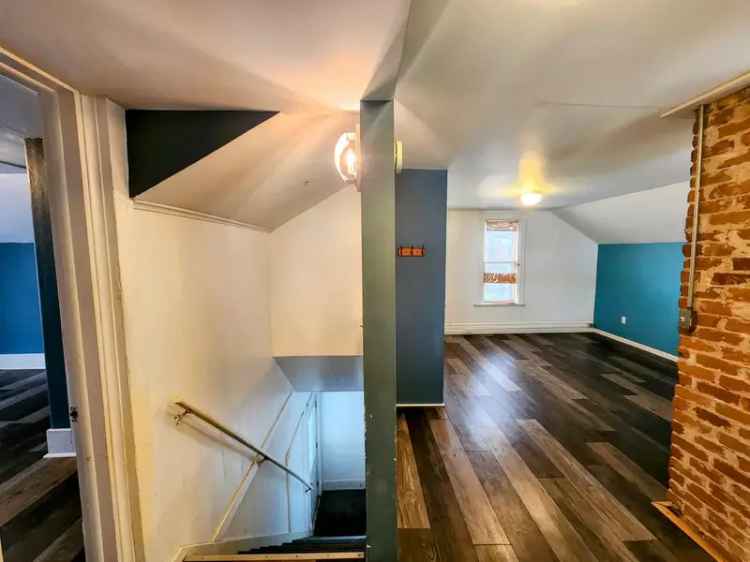 Spacious 1-Bedroom Apartment Near Downtown Holland