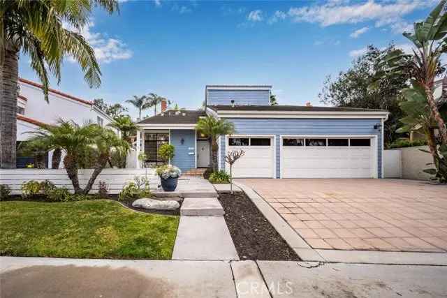 Single-family house For Sale in 16282, Mandalay Circle, Huntington Beach, California