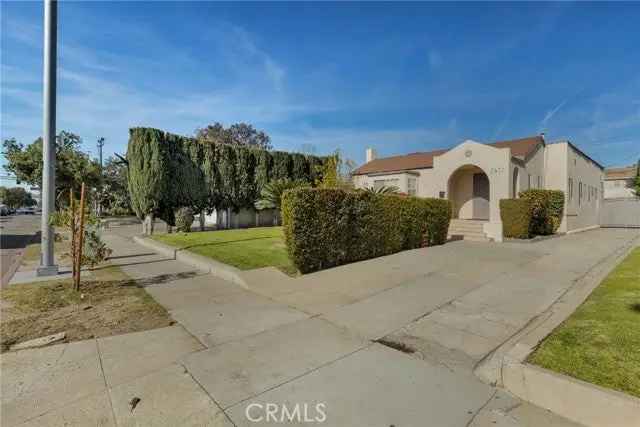 Single-family house For Sale in 1411, East Broadway, Glendale, California