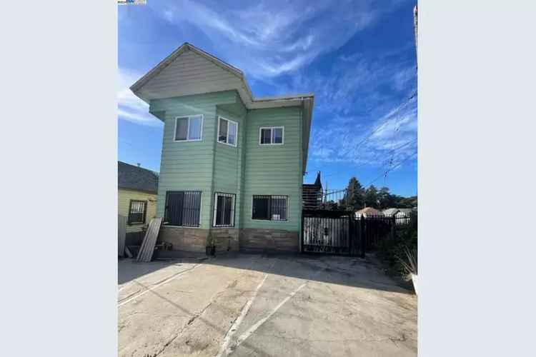 Single-family house For Sale in 1841, East 17th Street, Oakland, California