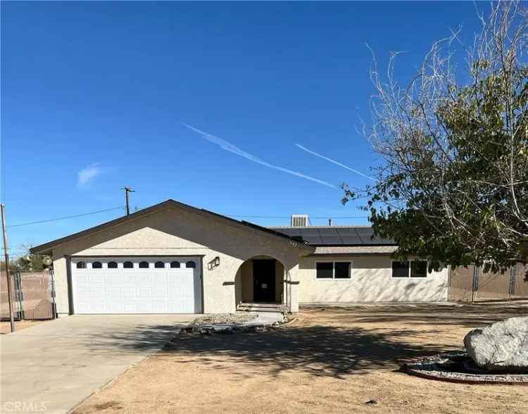 Single-family house For Sale in 7187, La Habra Avenue, Yucca Valley, California