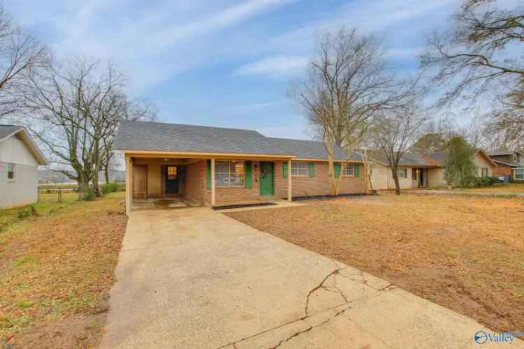 Single-family house For Sale in 209, Robinson Street Southwest, Decatur, Alabama