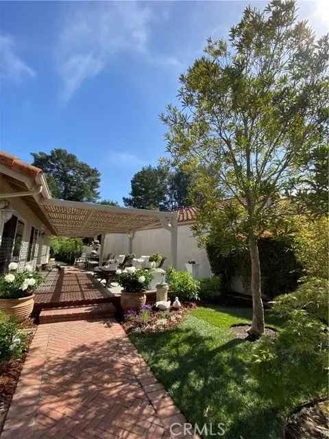 Single-family house For Sale in 22962, Via Cruz, Laguna Niguel, California