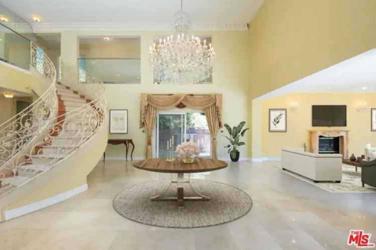 Single-family house For Sale in 3172, Toppington Drive, Beverly Hills, California