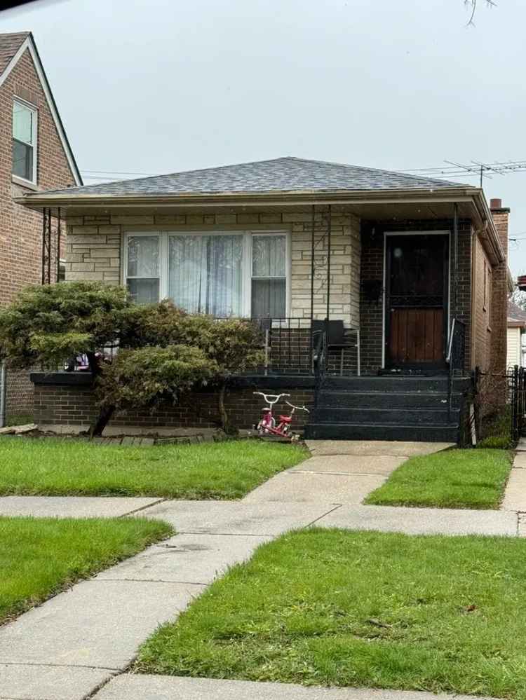 Single-family house For Sale in 8920, South Eggleston Avenue, Chicago, Illinois