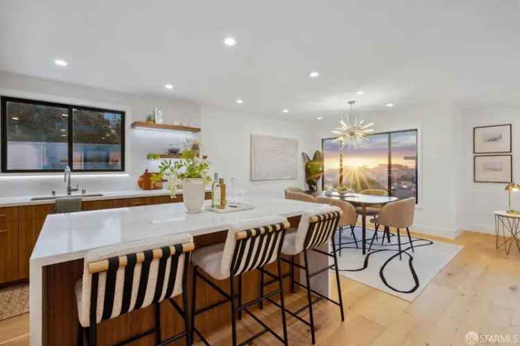 Single-family house For Sale in 140, Marview Way, San Francisco, California