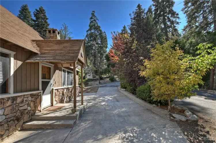 Single-family house For Sale in 863, Oak Road, Lake Arrowhead, California