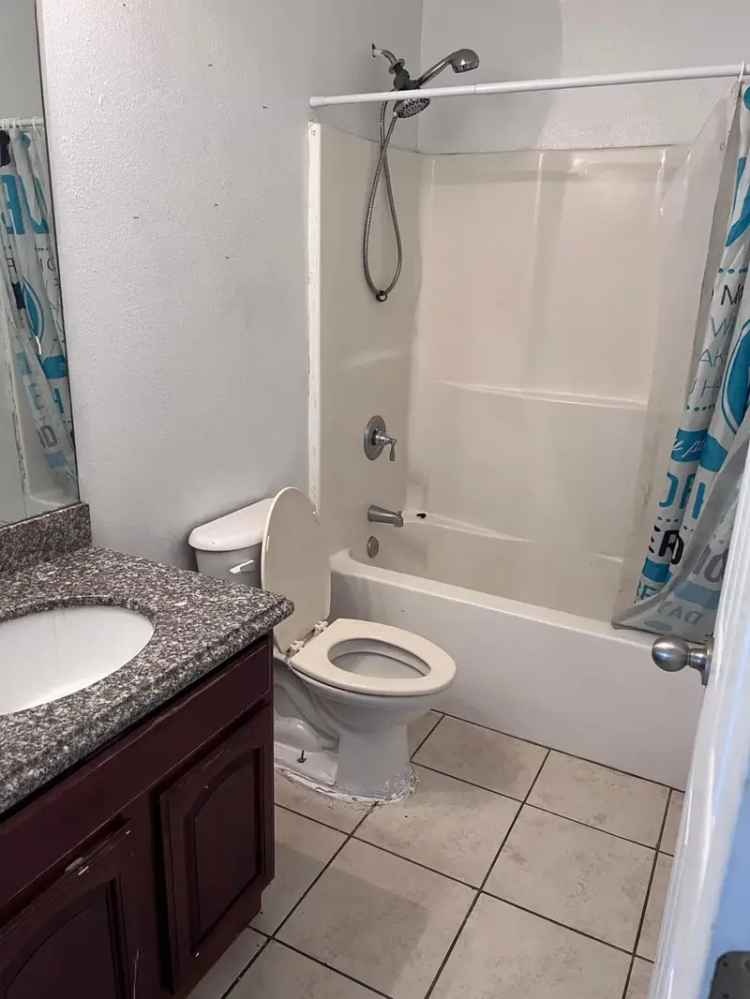 Gulfport Apartment: 2 Bed 1 Bath - Comfortable Living