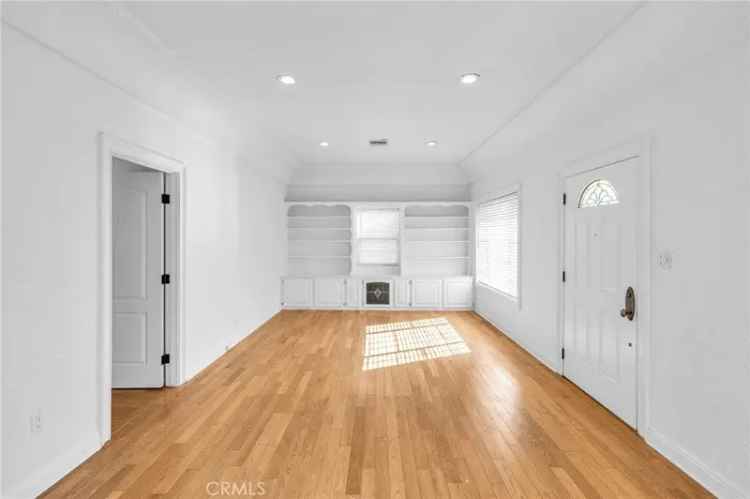 Single-family house For Sale in Burbank, California