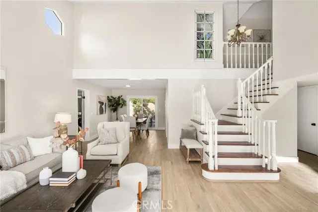 Single-family house For Sale in 21921, Summerwind Lane, Huntington Beach, California