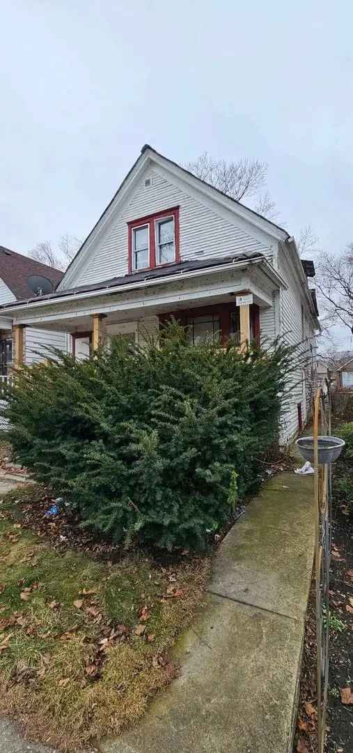 Single-family house For Sale in 7934, South Saginaw Avenue, Chicago, Illinois