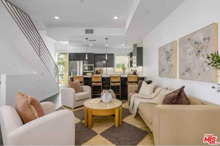 Single-family house For Sale in 8406, Blackburn Avenue, Los Angeles, California