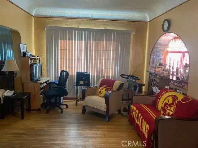 Single-family house For Sale in 7619, La Salle Avenue, Los Angeles, California