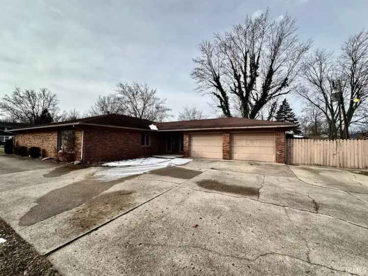 Multi-family house For Sale in 2404, West Woodbridge Drive, Muncie, Indiana