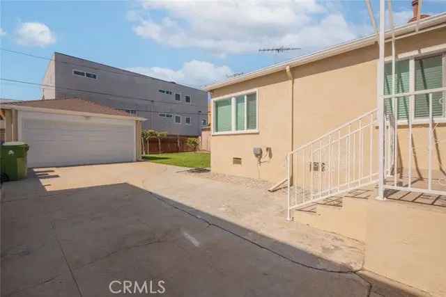 Single-family house For Sale in 1009, North Alexandria Avenue, Los Angeles, California