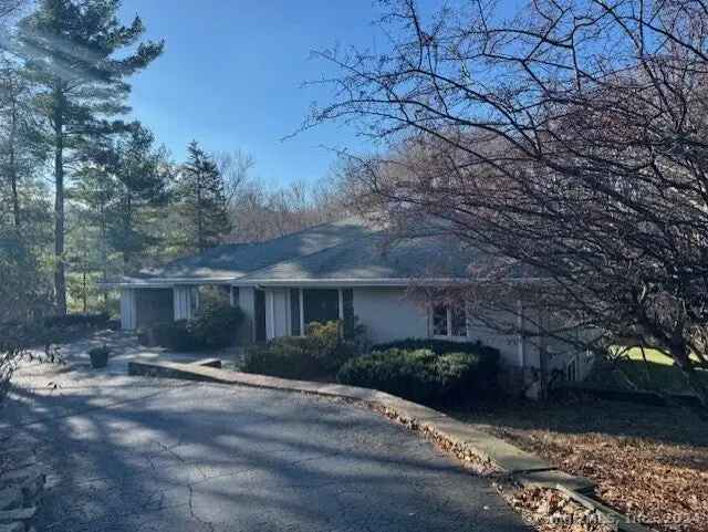 Single-family house For Sale in 39, Ferncliff Drive, West Hartford, Connecticut