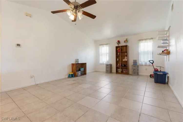 Single-family house For Sale in 2507, 6th Street West, Lehigh Acres, Florida