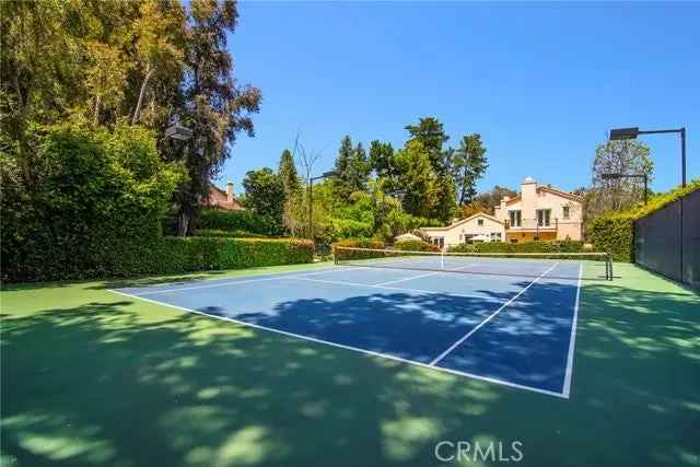 Single-family house For Sale in 4219, Tarzana Estates Drive, Los Angeles, California