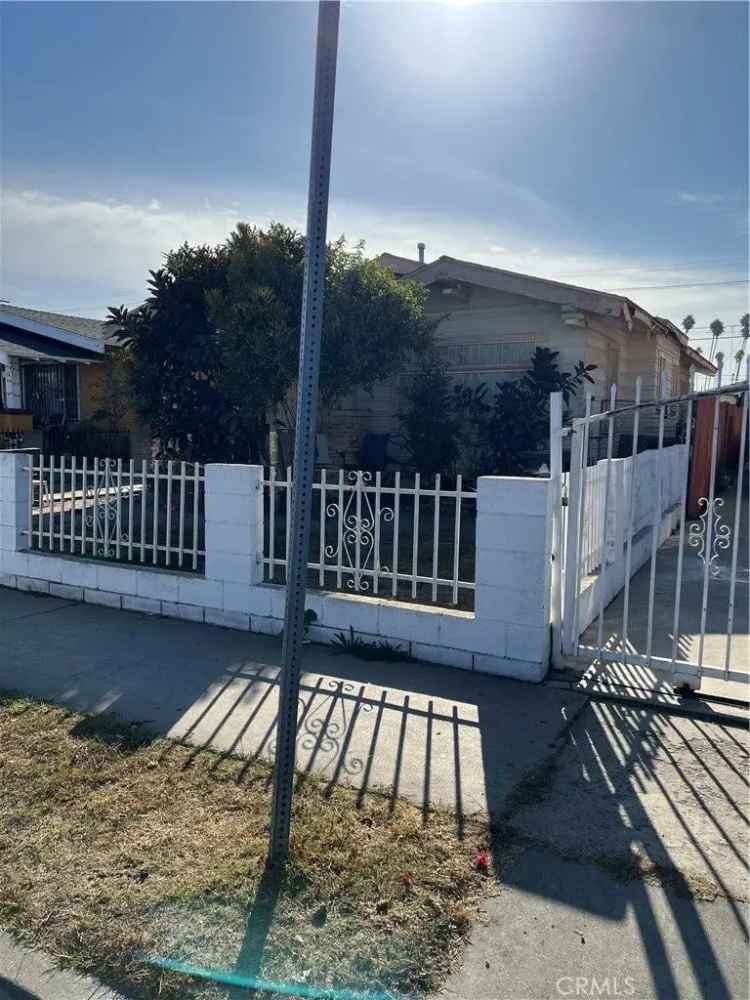 Multi-family house For Sale in 1118, West 53rd Street, Los Angeles, California