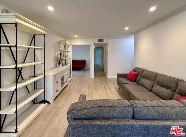 Condo For Sale in 4724, Park Granada, Calabasas, California