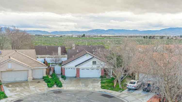 Single-family house For Sale in 43449, Urbana Lane, Lancaster, California