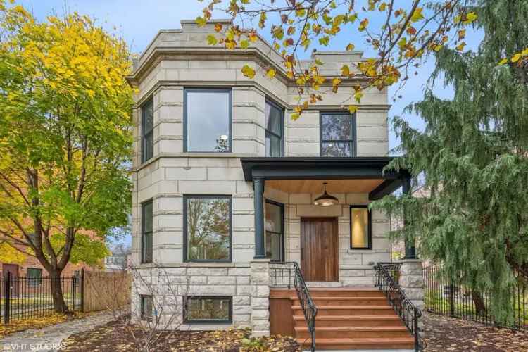 Single-family house For Sale in 2022, North Humboldt Boulevard, Chicago, Illinois