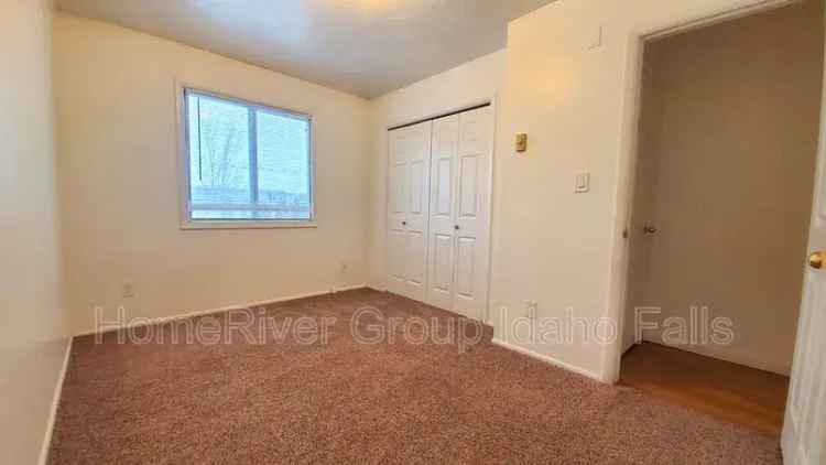 4 Bedroom 2 Bathroom Duplex Near Idaho Falls