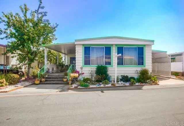 Single-family house For Sale in 41, Chico Lane, Oceanside, California