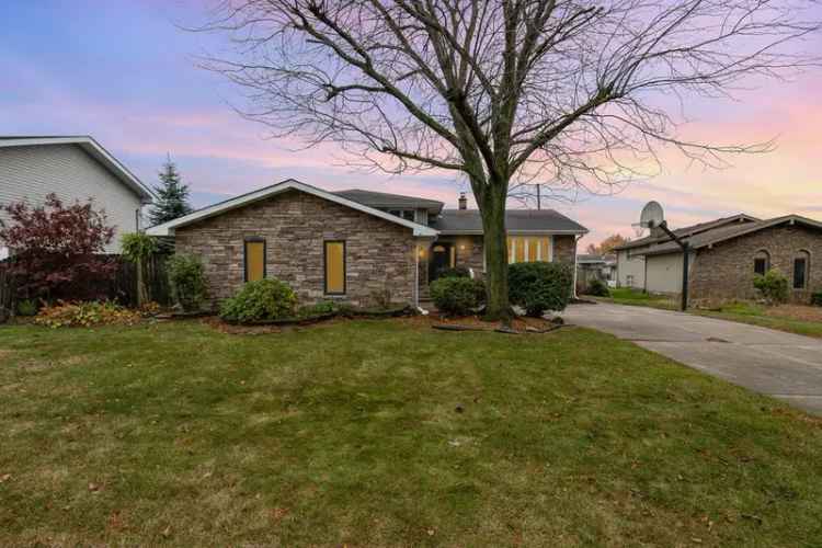 Single-family house For Sale in 2010, Idlewild Court, Highland, Indiana