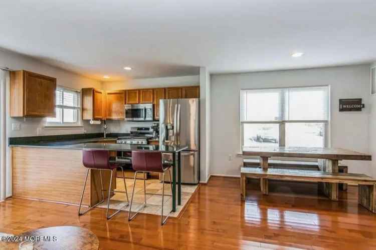 Condo For Sale in Aberdeen Township, New Jersey