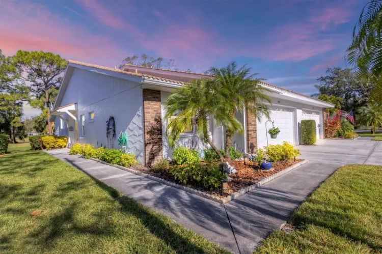 Single-family house For Sale in 5828, Garden Lakes Drive, Bradenton, Florida