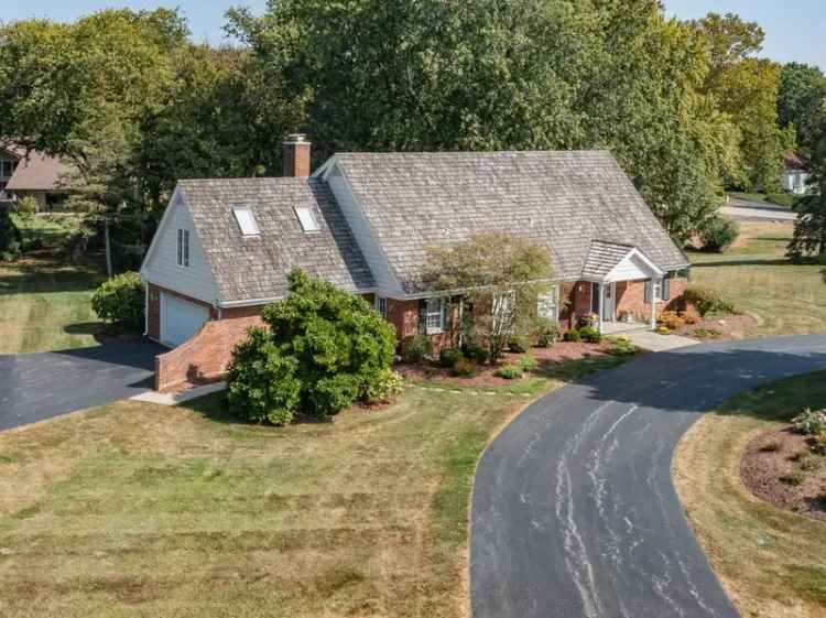 Single-family house For Sale in Oak Brook, Illinois