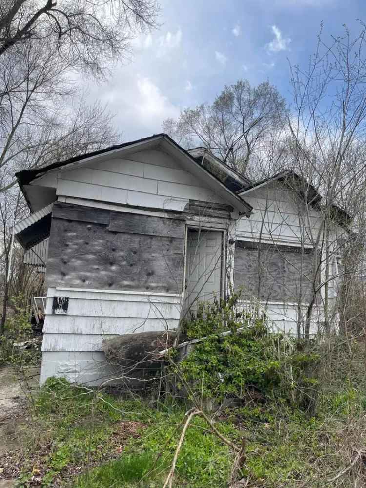 Single-family house For Sale in 4060, Louisiana Street, Gary, Indiana