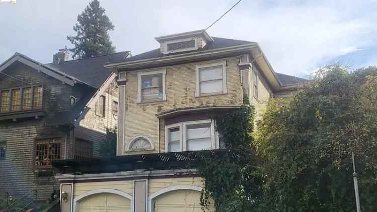 Single-family house For Sale in 3800, Harrison Street, Oakland, California