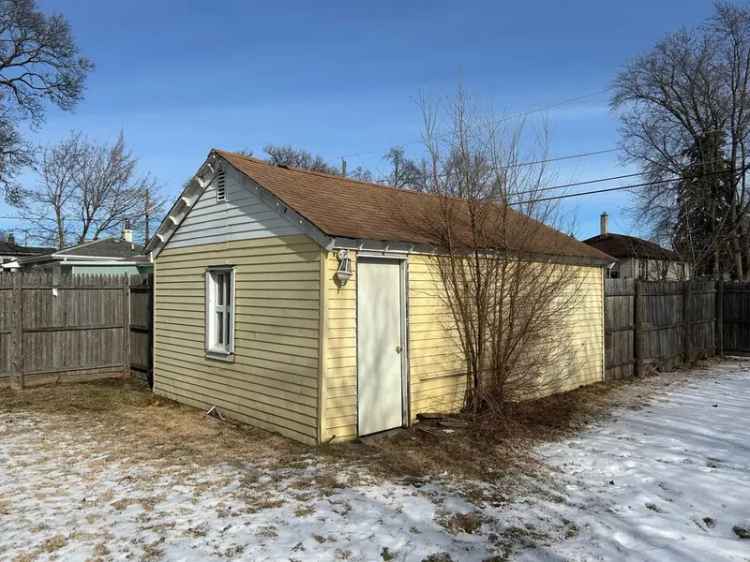 Single-family house For Sale in 18251, Oakwood Avenue, Lansing, Illinois