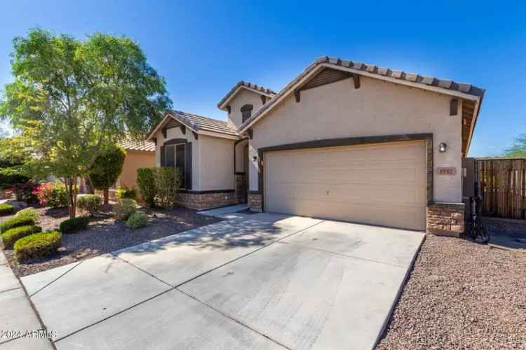 Single-family house For Sale in 1952, North 212th Lane, Buckeye, Arizona