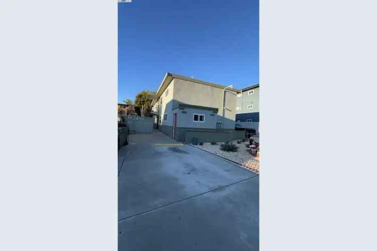 Multi-family house For Sale in 20623, Congress Way, Castro Valley, California