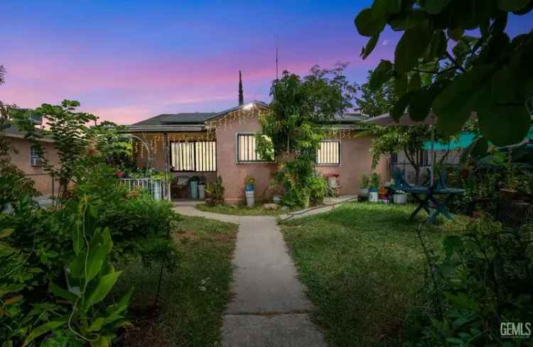 Single-family house For Sale in 1914, Monterey Street, Bakersfield, California