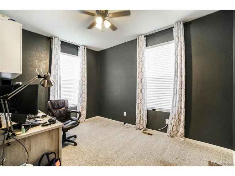 Single-family house For Sale in Centennial, Colorado