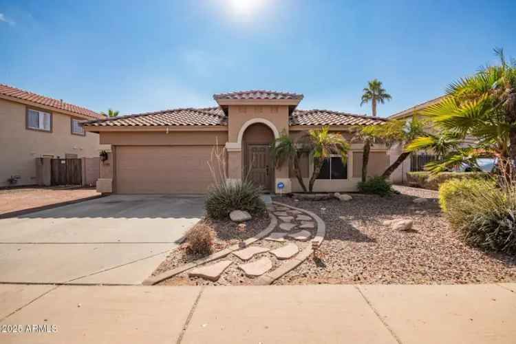 Single-family house For Sale in 15839, West Calavar Road, Surprise, Arizona